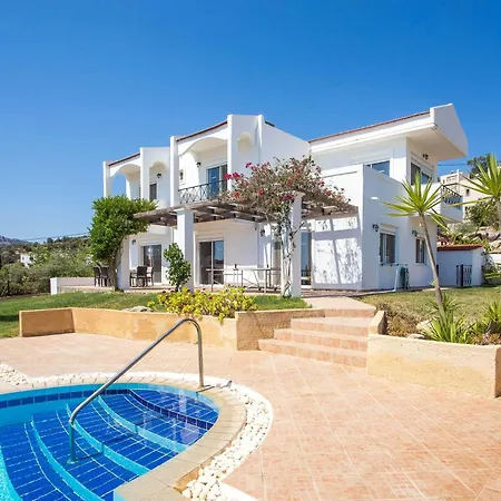 Amadeus Holiday home Kalathos